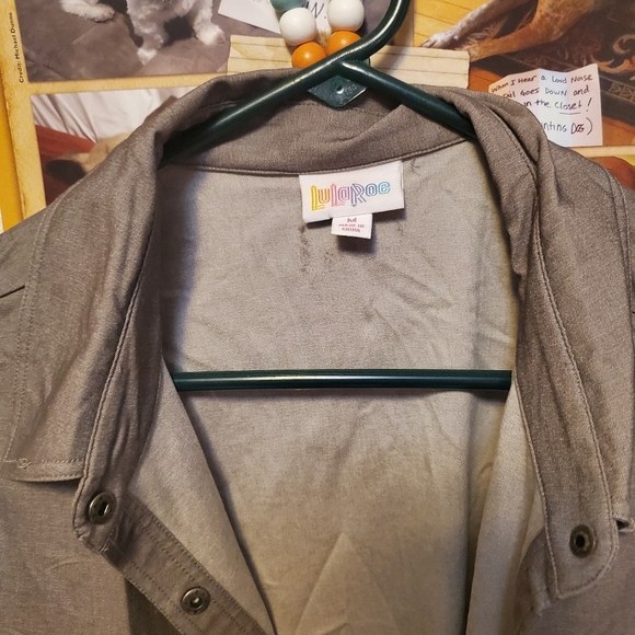 ❤️ FINAL PRICE DROP: Snap Button Tank Top - Picture 2 of 3